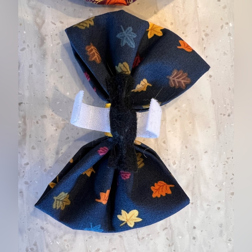 Elegant Dog Bow Tie Set - Autumn Leaves Design - Picture 7 of 9